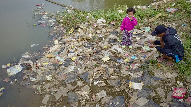 Der Fluss Citarum versorgt rund 30 Millionen Indonesier.