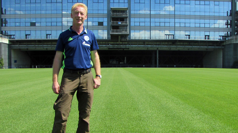 Thorsten Petri ist der Chef-Greenkeeper vom FC Schalke 04.