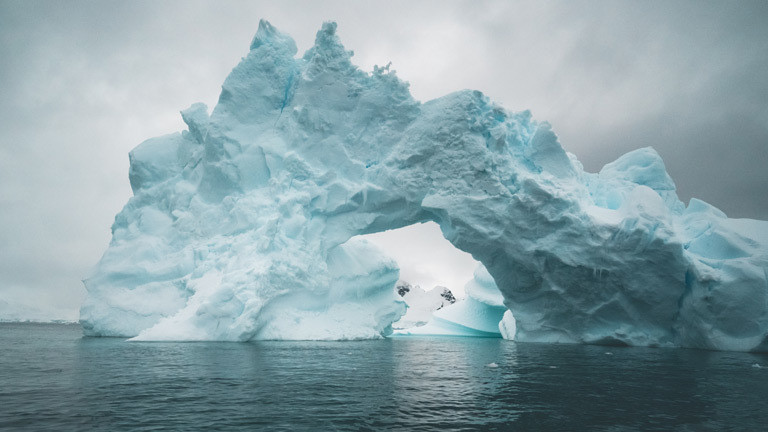 Eine Eisformation in der Antarktis.