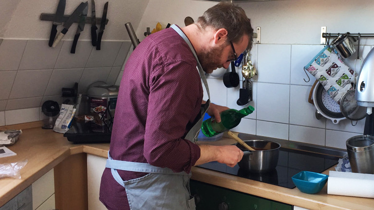 Christian Schmitt beim Kochen