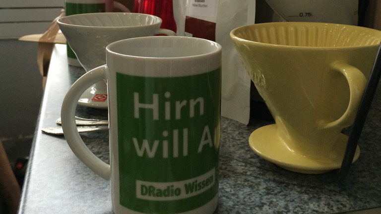 Kaffeetassen und Filter