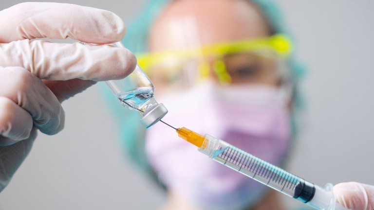 Coronavirus-Impfstoff: Wirksamkeit von 50 Prozent hilft ...
