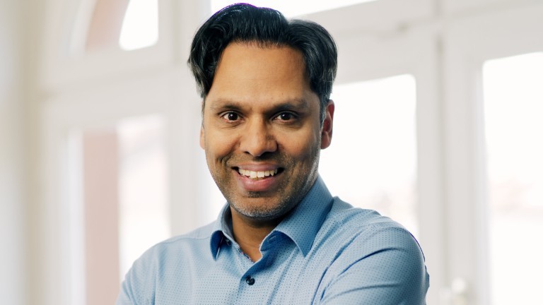 Murtaza Akbar, Kommunikationsexperte
