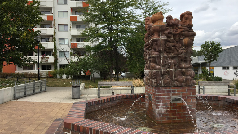 Brunnen an einem Platz in Dresden.