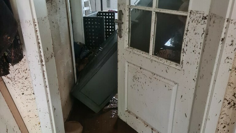 Das Haus von Simone nach der Flut: der Hausflur
