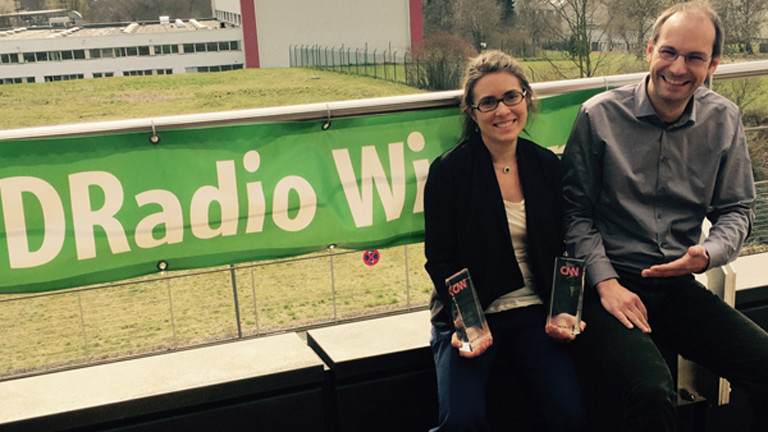 Stephanie Doetzer und Redakteur Wolfgang Schiller mit den CNN Journalist Awards