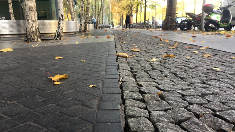 Links der private, rechts der öffentliche am Sony Center.