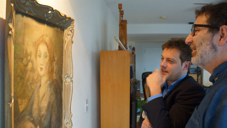 Journalist Christian Salewski mit Stephen Engelberg vor der zweiten Version des Bildes
