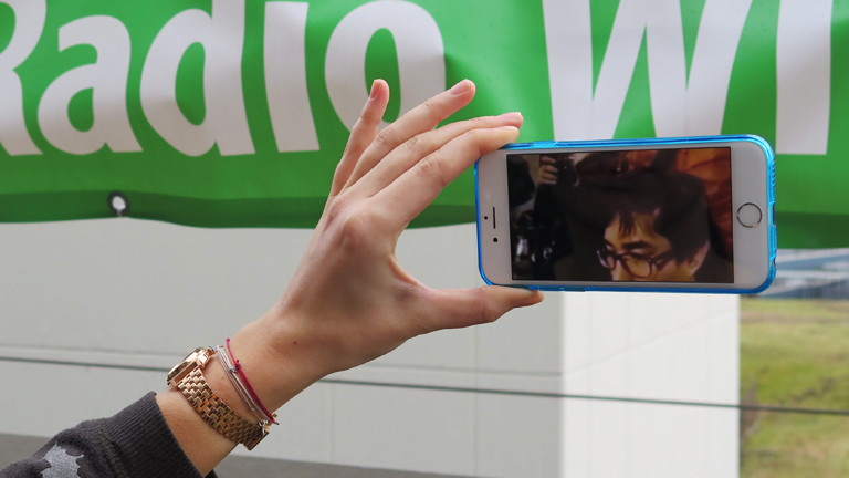 Anna Kohn testet Virtual Reality App VRSE.