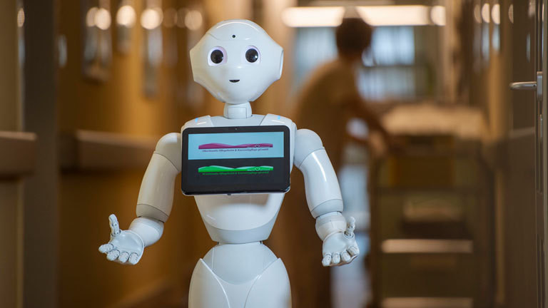 Zukunft Der Pflege Wegen Pflegenotstand Konnten Roboter Pflegekrafte Entlasten Dlf Nova