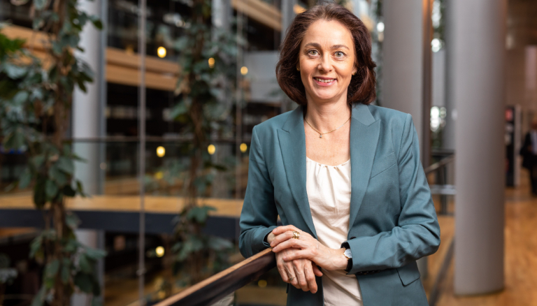 Die Europaabgeordnete Katarina Barley (SPD), Mitglied der Fraktion der Progressiven Allianz der Sozialdemokraten, steht im Gebäude des Europäischen Parlaments.