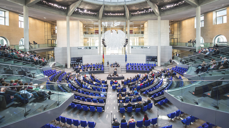Sitzungssaal des Deutschen Bundestages in Berlin