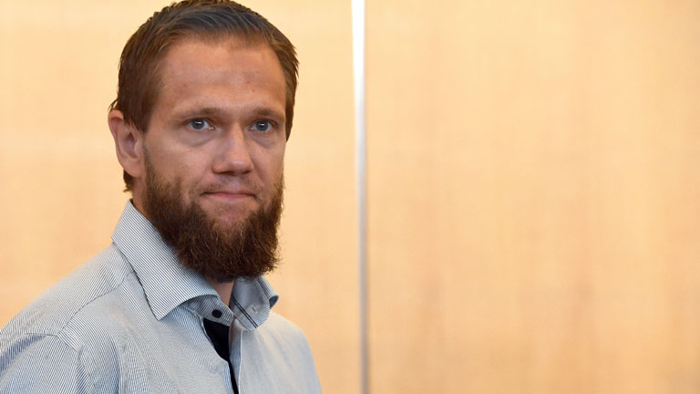 Prediger Sven Lau beim Prozessbeginn in Düsseldorf (6.9.2016)