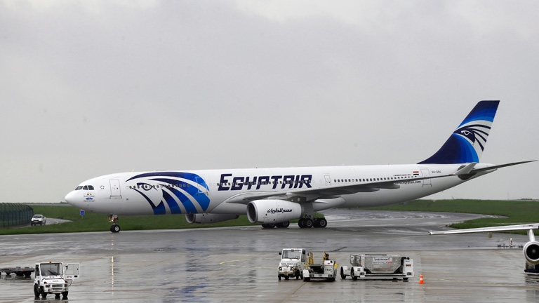 Maschine der Linie Egyt Air am 19.5.16 am Flughafen Charles de Gaulle/Paris