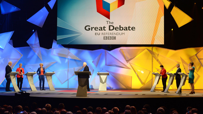 Gegner und Befürworter des Brexit stehen sich in der TV-Debatte gegenüber.