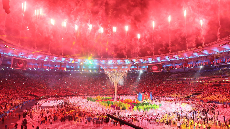 Feuerwerk im Maracana-Stadion von Rio de Janeiro zum Abschluss der Olympischen Sommerspiele 2016 in Brasilien