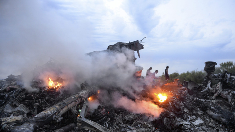 Flugzeugtrümmer nach Absturz von MH17