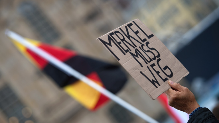 Proteste gegen Merkel am Tag der Deutschen Einheit in Dresden