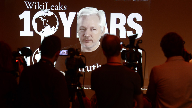 Julian Assange sagt doch nichts zu zehn Jahren Wikileaks
