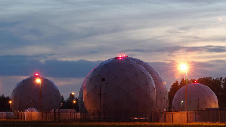 Radarkuppeln auf dem Gelände der Abhörstation des Bundesnachrichtendienstes (BND) in Bad Aibling