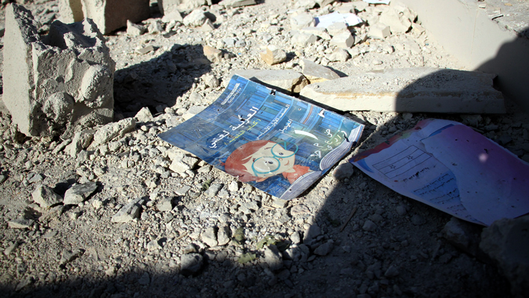 Schulheft aus der zerbombten Schule bei Idlib