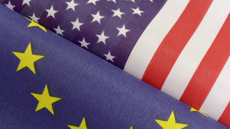 US- und Europa-Flagge