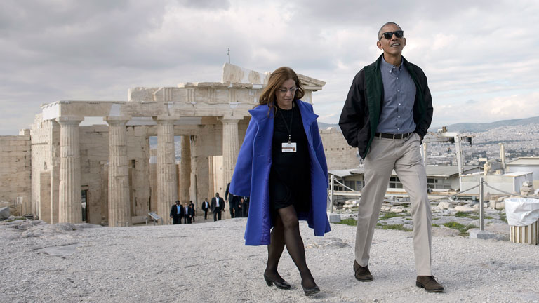 US-Präsident Barack Obama und die griechische Kulturministerin Eleni Banou vor der Akropolis am 16.11.2016
