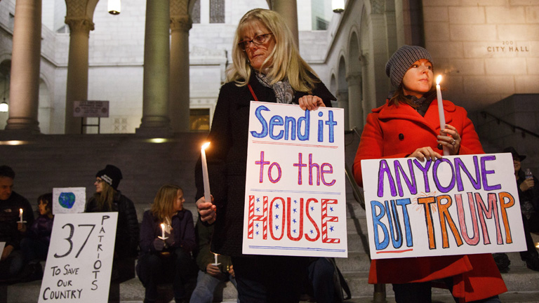 Demo von Trump-Gegnern in Los Angeles vor der Abstimmung der Wahlmänner
