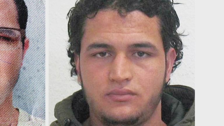 Die Bildkombo zeigt die am 21.12.2016 vom Bundeskriminalamt (BKA) veröffentlichten Fahndungsfotos des mutmaßlich tunesischen Verdächtigen Anis Amri.
