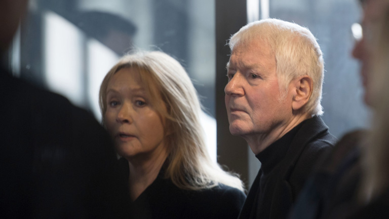 Anton Schlecker und seine Frau beim Prozessauftakt in Stuttgart.