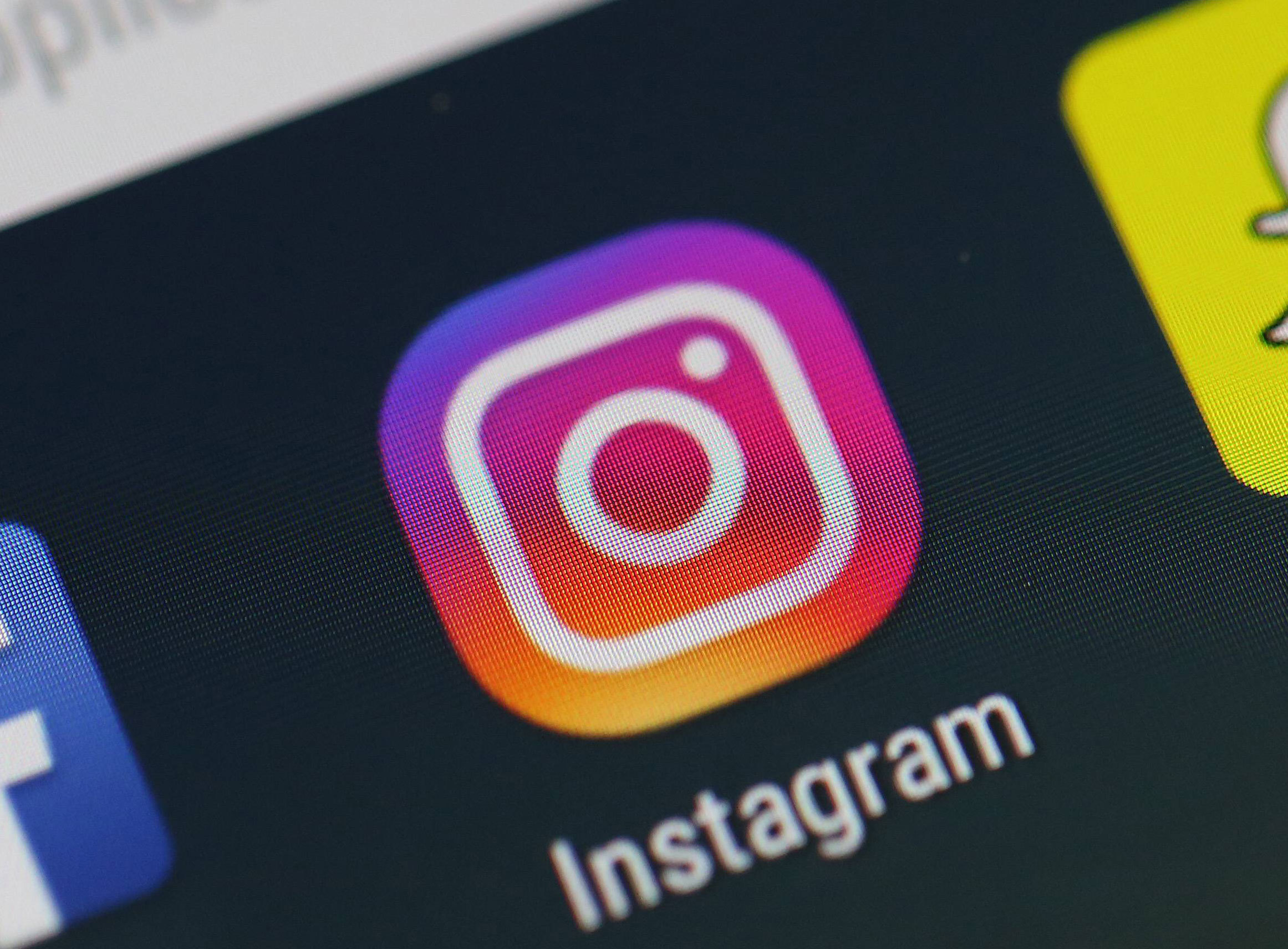 Das Instagram-Logo auf einem Smartphone