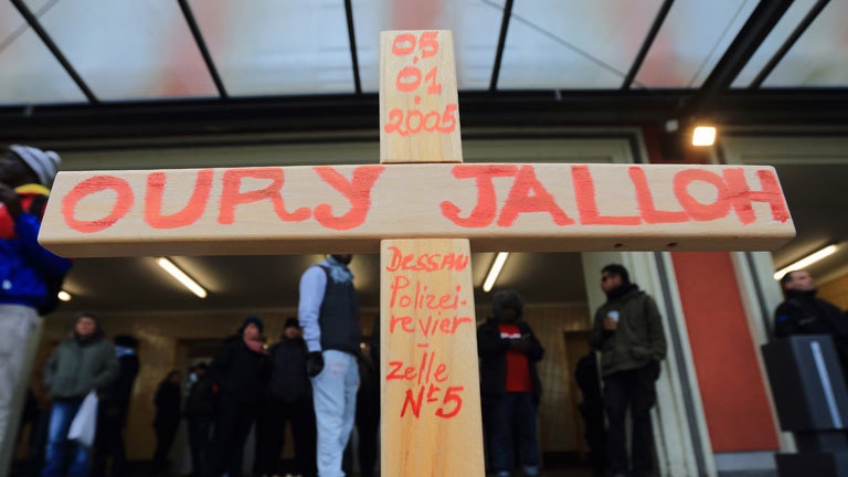 Teilnehmer einer Demo zum Todestag des Asylbewerbers Oury Jalloh