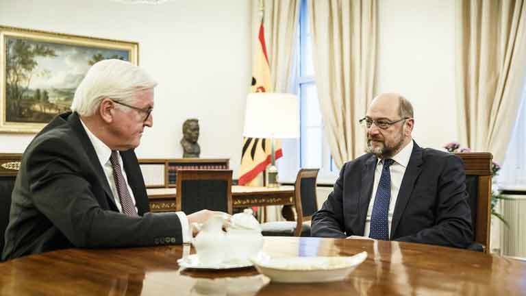 Schulz und Steinmeier sitzen an einem Tisch