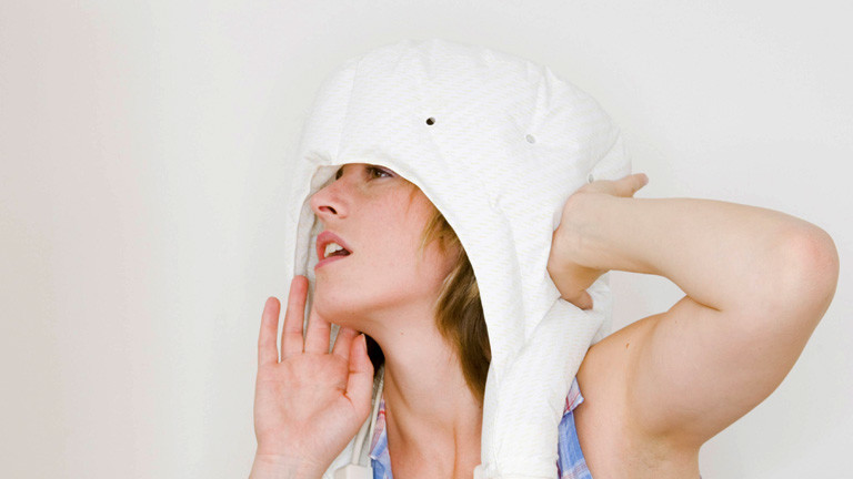 Frau mit Trockenhaube
