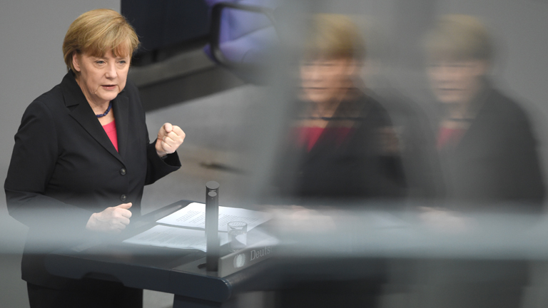 Bundeskanzlerin Angela Merkel (CDU) spricht am 09.04.2014 im Rahmen der Haushaltsdebatte im Bundestag in Berlin.