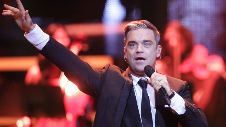 Sänger Robbie Williams bei einem Auftritt.