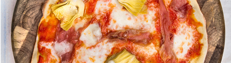 Pizza mit Artischocken.