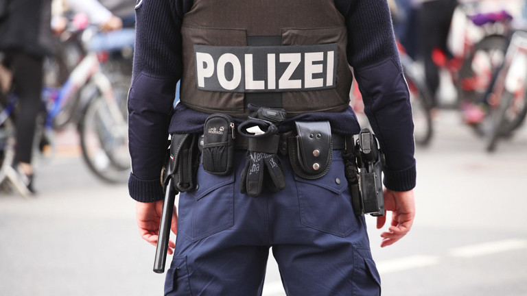Urteil In Bayern Polizisten Durfen Keine Sichtbaren Tattoos Tragen Dlf Nova