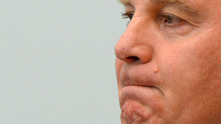Der Präsident des FC Bayern München Uli Hoeneß, steht am 13.03.2014, dem vierten Prozesstag, als Angeklagter im Landgericht München II (Bayern).