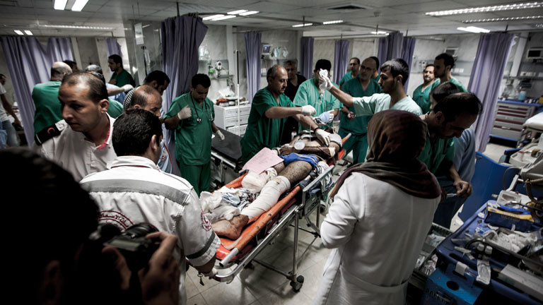 Die Krankenhäuser im Gaza-Streifen sind heillos überfüllt.