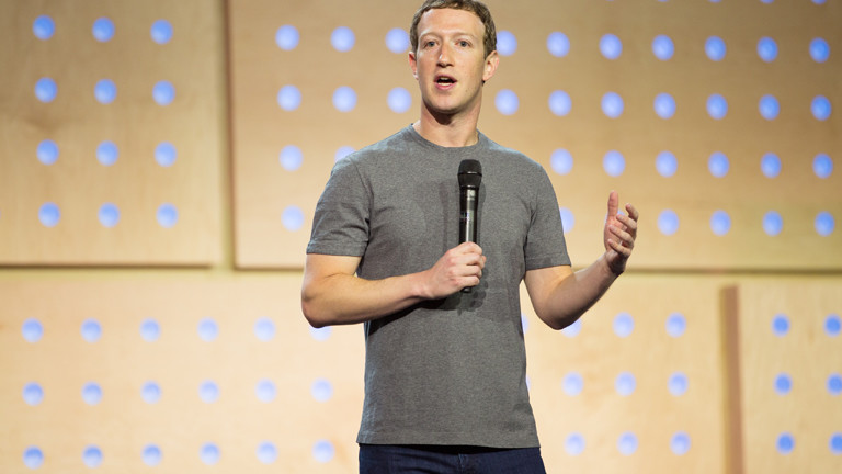 Das obligatorische graue T-Shirt: Bei öffentlichen Auftritten und im Büro trägt Facebook-Chef Mark Zuckerberg immer das gleiche Outfit.