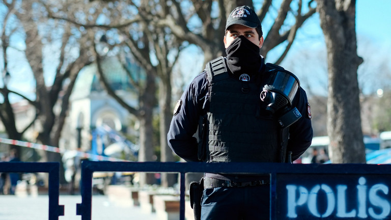 Ein Polizist in Istanbul