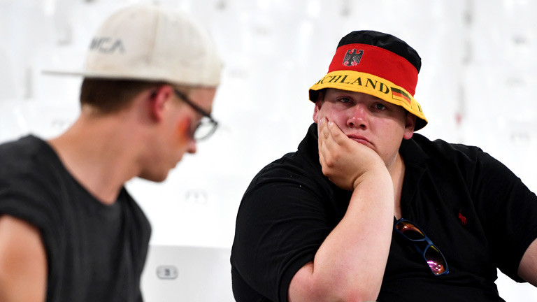 Enttäuschter, gelangweilter Deutschlandfan.