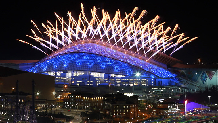 Erleuchtetes Stadion in Sochi