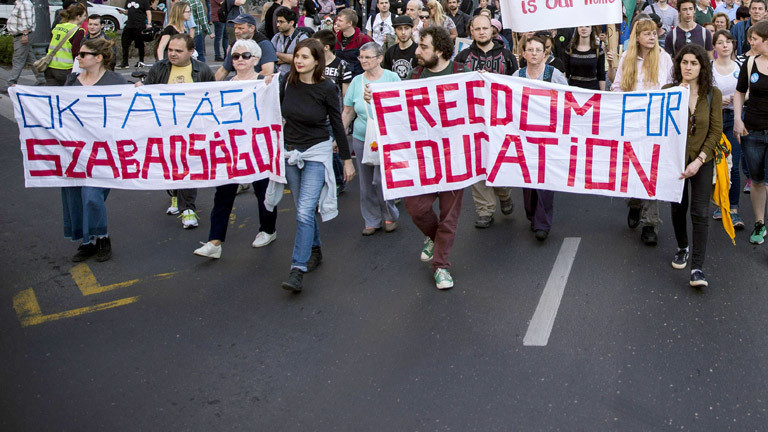Demonstration in Budapest gegen das neue Hochschulgesetz