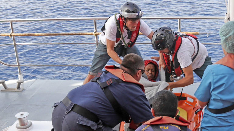 Gerettete Flüchtlinge auf der Aquarius