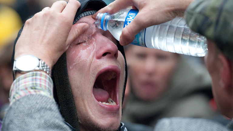 Pfefferspray im Auge