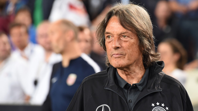 Zurück zum FC Bayern: der Sportmediziner Hans-Wilhelm Müller-Wohlfahrt - hier beim Länderspiel Deutschland gegen Norwegen am 4. September 2017