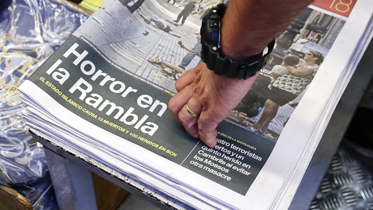 Spanische Zeitung berichtet über den Anschlag von Barcelona.