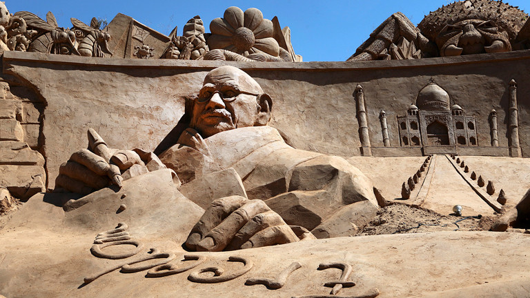 Eine Sandskulptur von Mahatma Gandhi